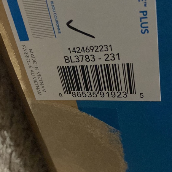 Brand new Columbia hiking boots - Picture 2 of 2